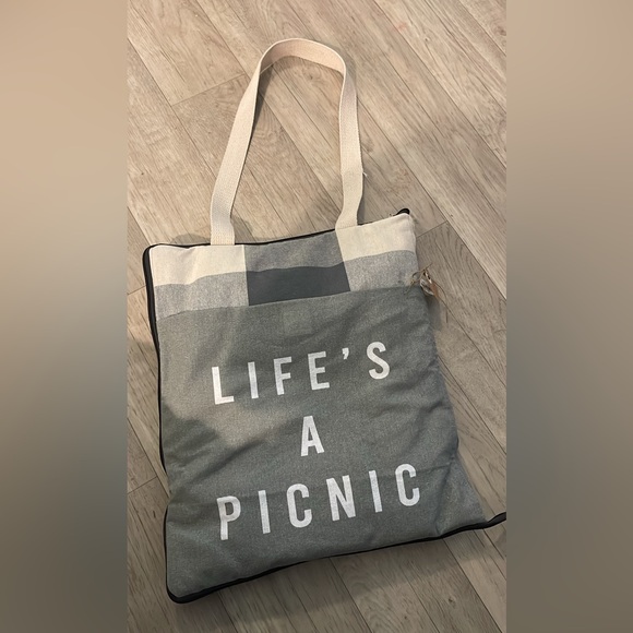 Mudpie boutique NWT picnic blanket with carrying case - Picture 1 of 1